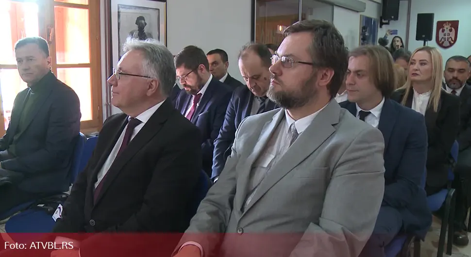''Ревизија историје постала је политика Запада''