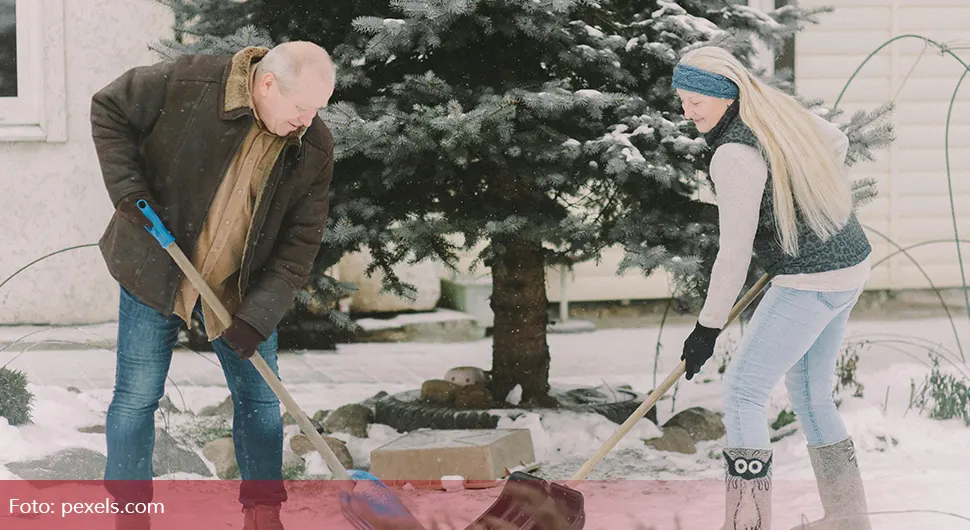 Када чистите снијег на лопату поспите овај састојак: Све ће ићи брже и лакше