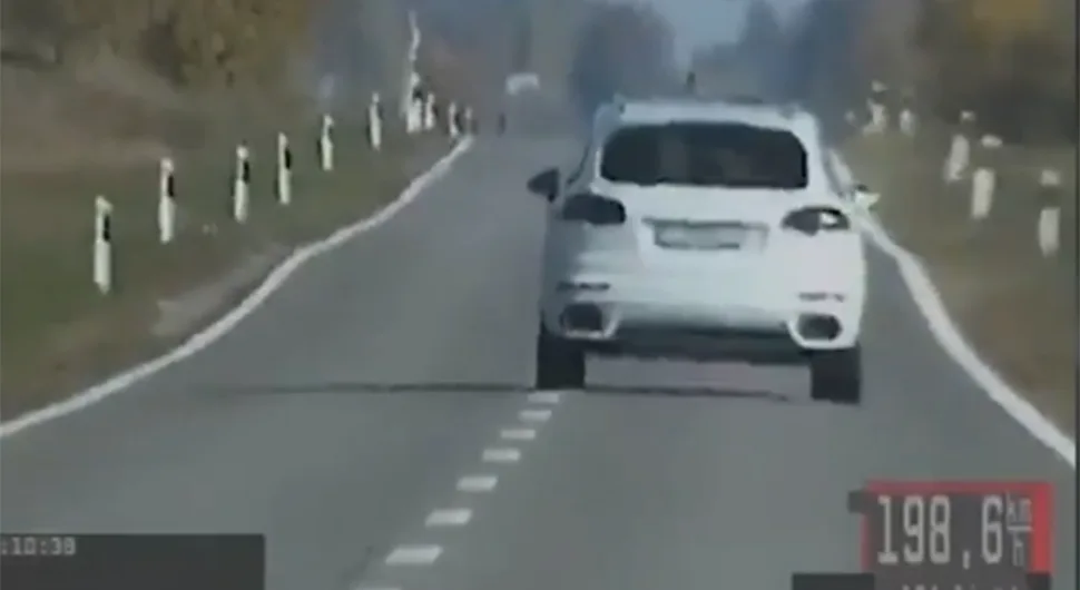 Држављанин Словеније поршеом јурио 110 km/h више од ограничења