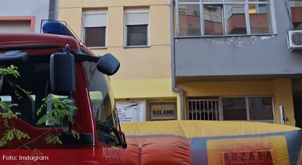 Мушкарац пријети да ће скочити: Ватрогасци поставили ваздушни јастук