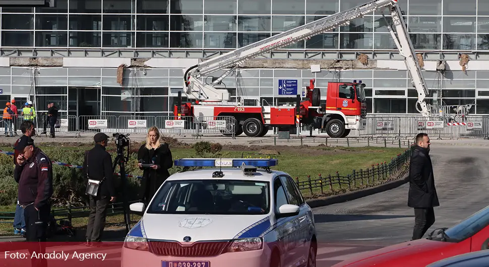 Познато стање дјевојке повријеђене у паду надстрешнице у Новом Саду