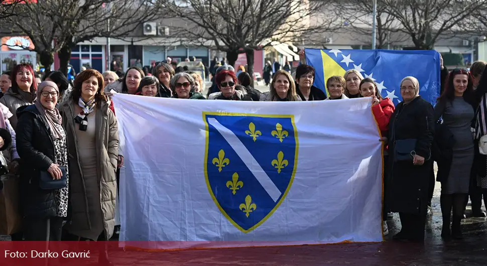 ''Ратна застава БиХ у Бањалуци - провокација и увреда српских жртава''