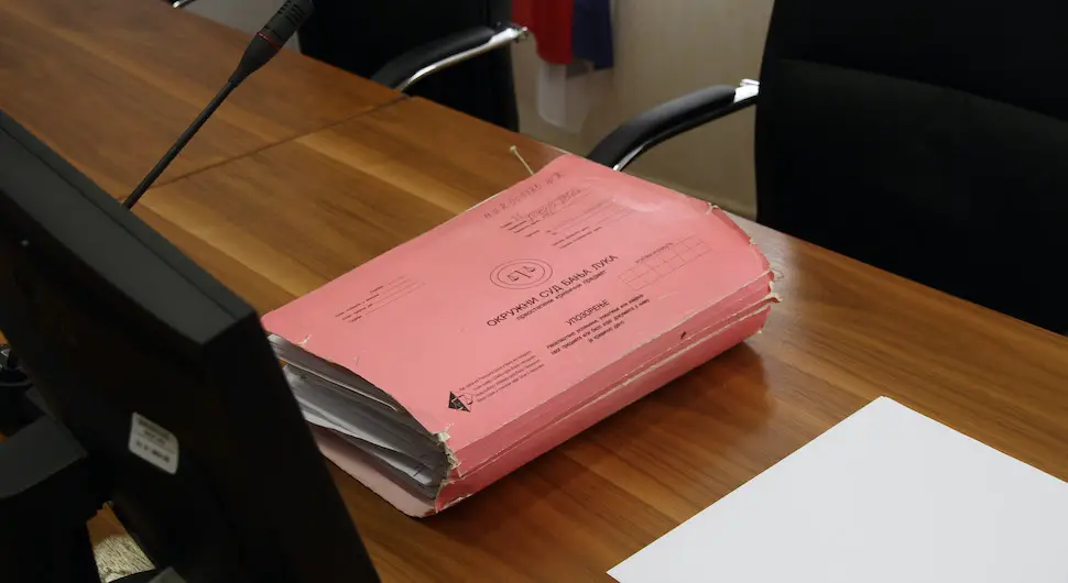 Након драме у судници полицајци одвезли тужиоца у Хитну помоћ