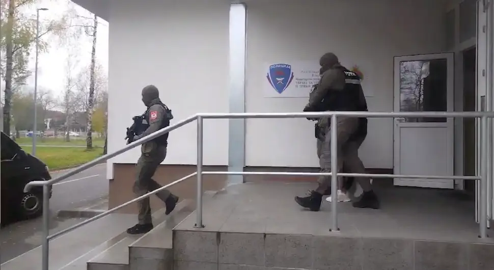 Са лисицама на рукама спроведен у Тужилаштво БиХ