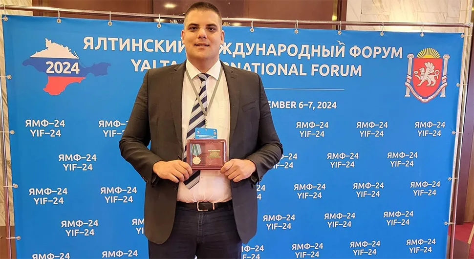 Сергеј Лавров одликовао Александра Шешеља