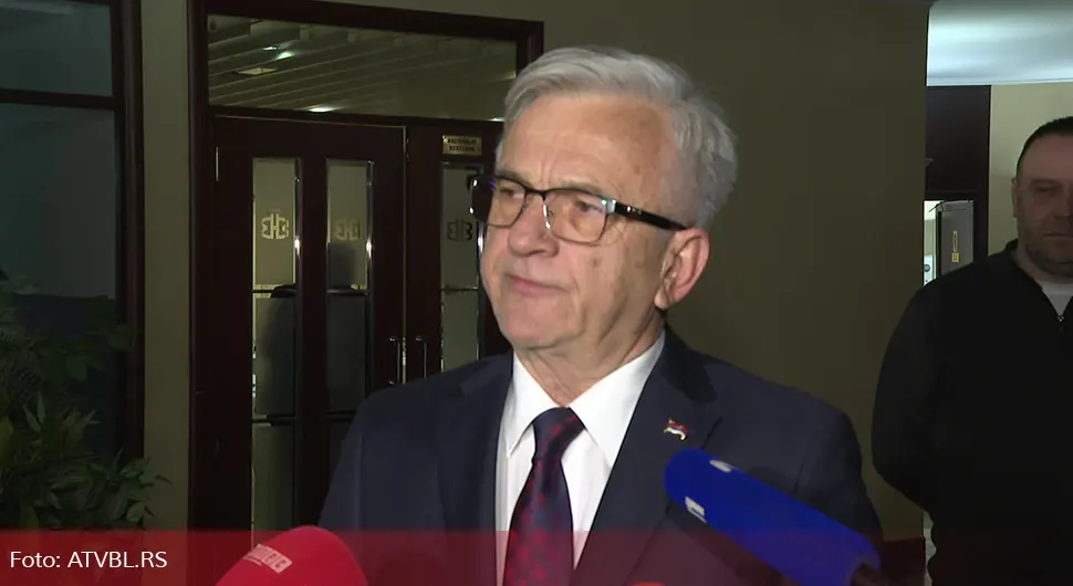 Чубриловић изгубио подршку - четири посланика траже његову оставку