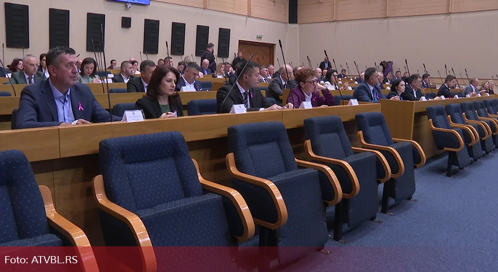 Остали без два посланика: Политички крах ДЕМОС-а?
