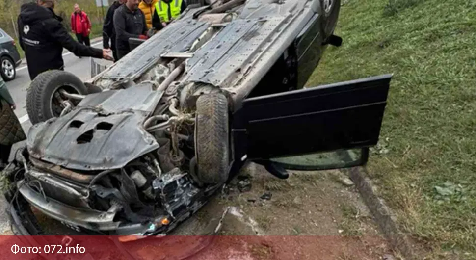 Стравична несрећа код Зенице: Једна особа мртва на лицу мјеста, аутомобил на крову