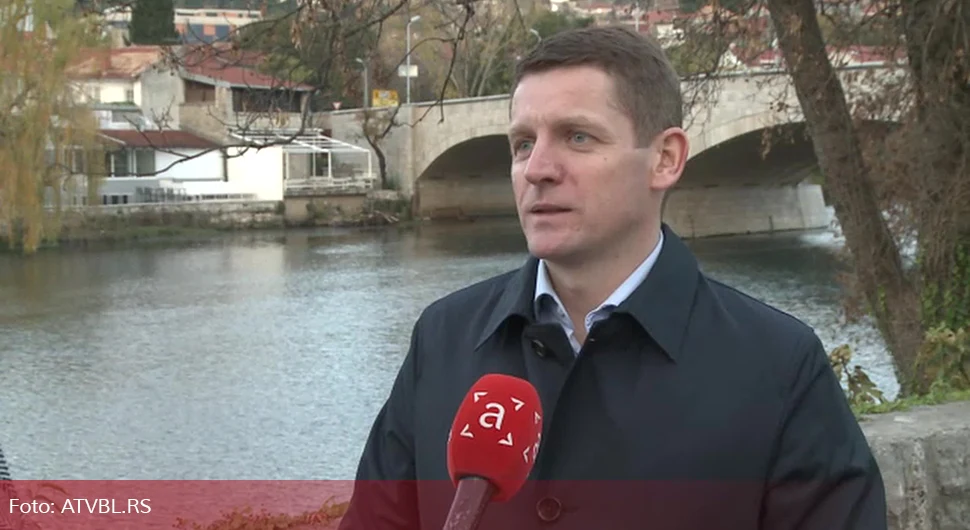 Шта једног доктора натјера у политику?