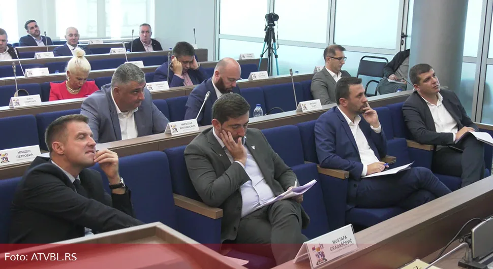 Може ли Петровић до скупштинске већине?