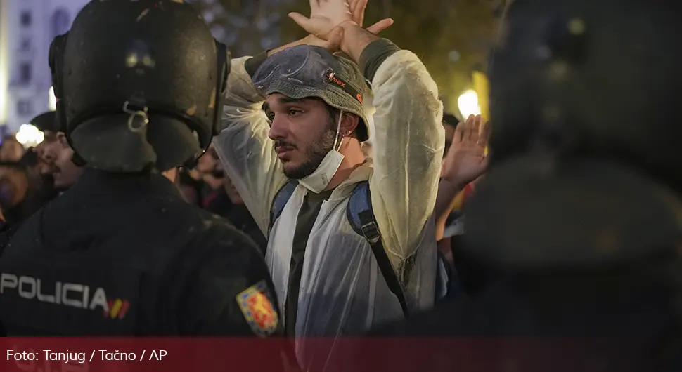 Повријеђен 31 полицајац током демонстрација у Валенсији