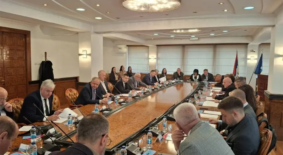 Одбачен вето Бошњака о грбу Немањића и 'Боже правде'