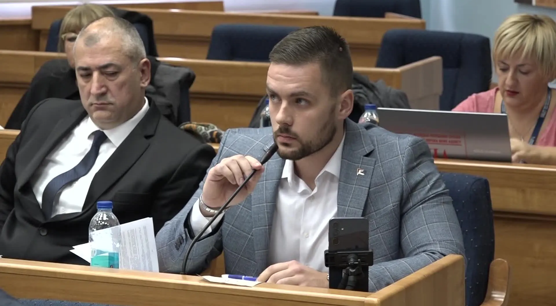 ''Рекламе ми плаћају ЦИА и Шмит'': Дегутантна шала СДС-овог одборника