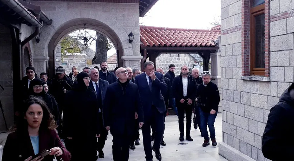Делегације Српске и Србије у родном селу Светог Василија Острошког