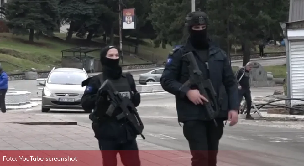 Дуге цијеви и оклопна возила: У Лепосавићу патролирају специјалци тзв. косовске полиције