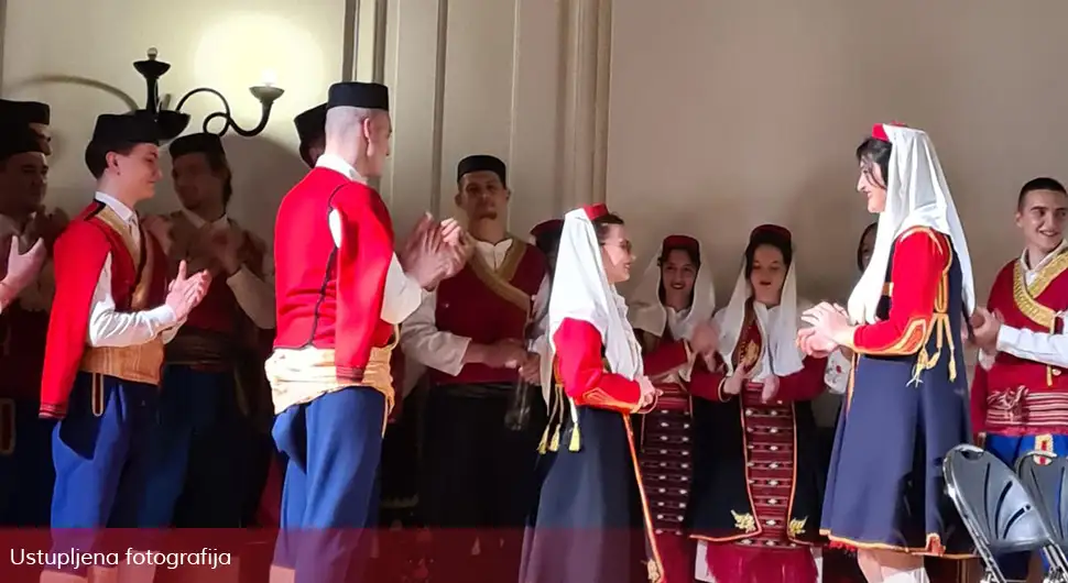 Требињски гимназијалци у Бечу извели представу "Добро дошли кићени сватови"