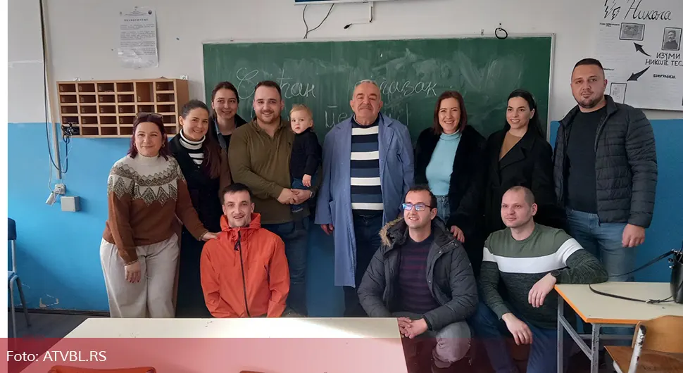 И учитељ и родитељ - емотиван одлазак у пензију требињског наставника