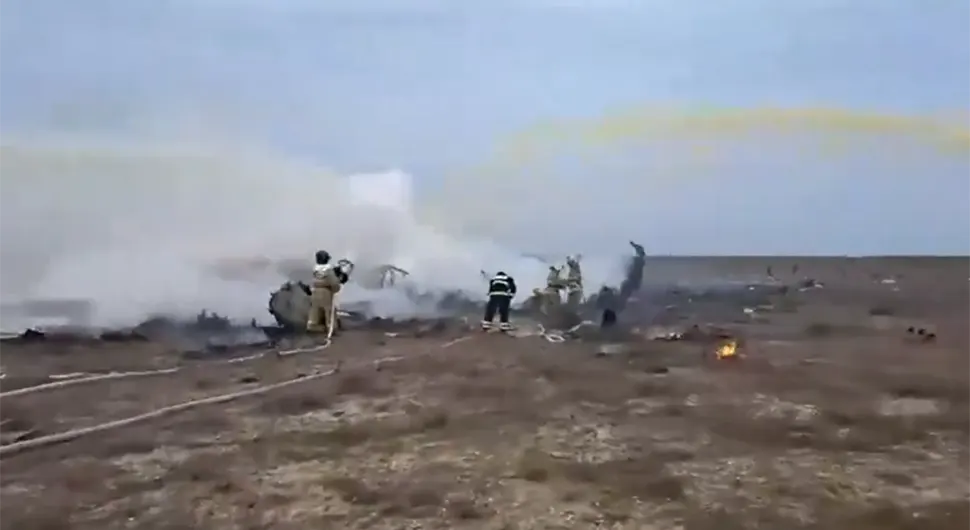 Пад авиона преживјеле 32 особе