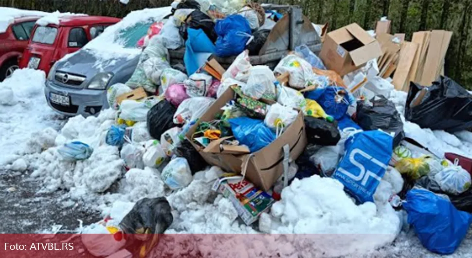 Како Бањалука дочекује празнике: Град затрпан смећем