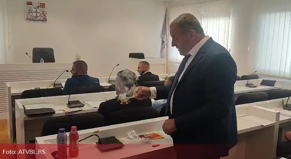Опет занимљиво у Билећи: Дунђер окадио скупштину!