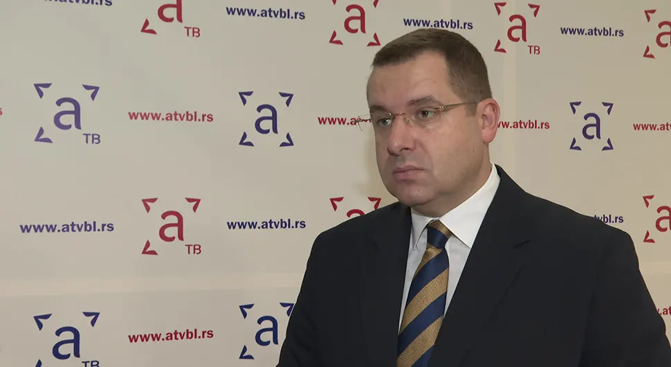 ''Станивуковићево прихватање оставке од човјека који не постоји је првокласни политички скандал''
