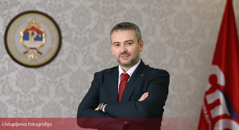 Раковић пита Станивуковића: Да ли се новац извлачи из Градског гробља преко фирме повезане с вашом секретарицом?