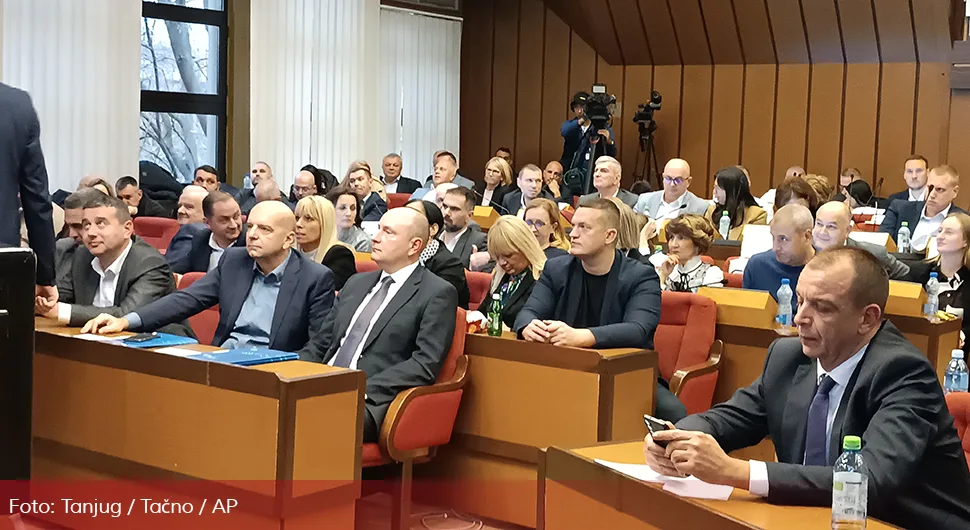 Ђурићу изгласано повјерење: Остаје градоначелник Новог Сада