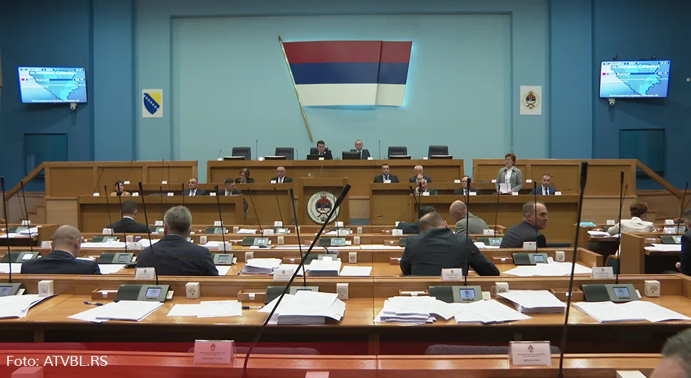 Посланици настављају са сједницом