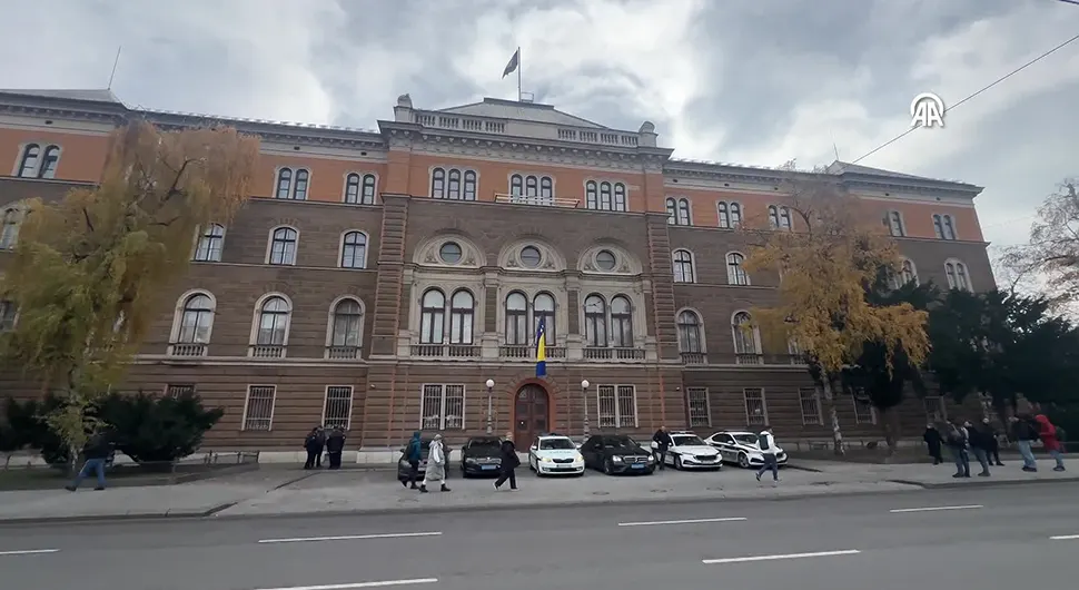 ''Комшићу, Бећировићу и Куртију мјесто је у кафани'': Непожељна приватна посјета институцијама БиХ