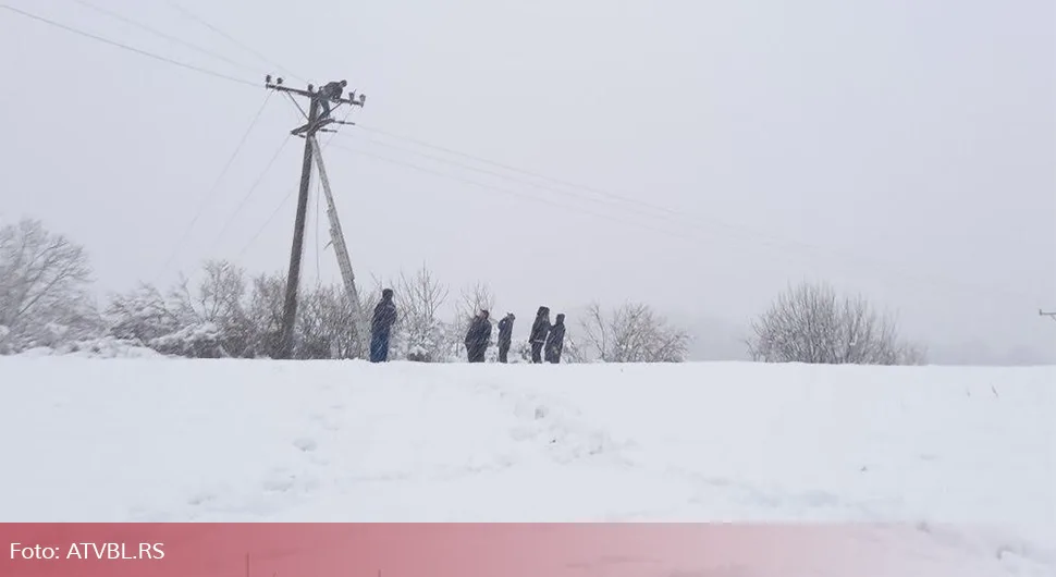 Кварови на електромрежи због снијега који пада од јутрос