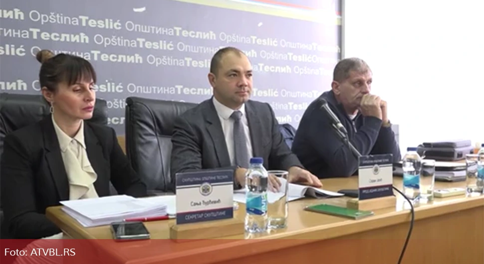 У Теслићу игра мачке и миша