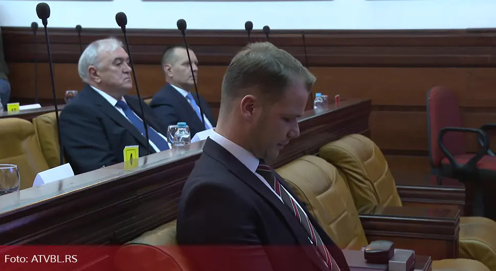 СНСД позвао Станивуковића да призна да је неспособан да прави већину