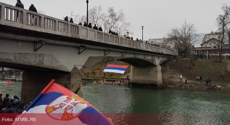 Широм Српске пливање за Часни крст