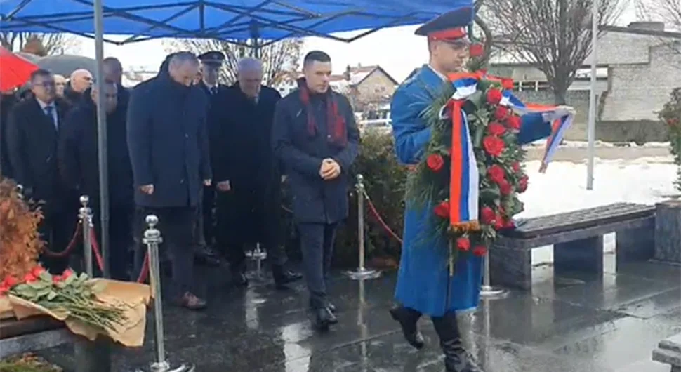 Положени вијенци на спомен-обиљежје некадашњем предсједнику Српске Јелићу