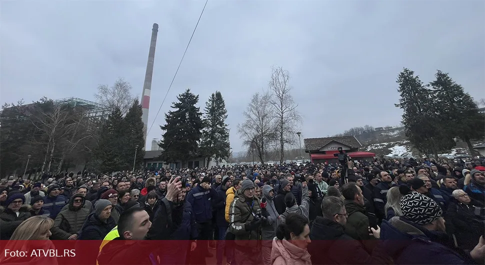 Радници РиТЕ Угљевик блокирали пут Бијељина - Тузла: Ово су њихови захтјеви