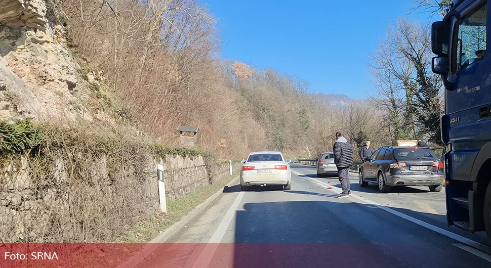 Судар два аута и теретњака код Маглаја
