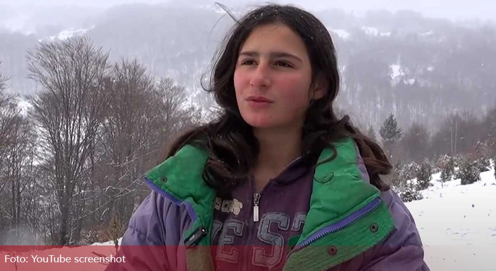 Десанка до школе кроз снијег путује 25 km, вукова се не плаши