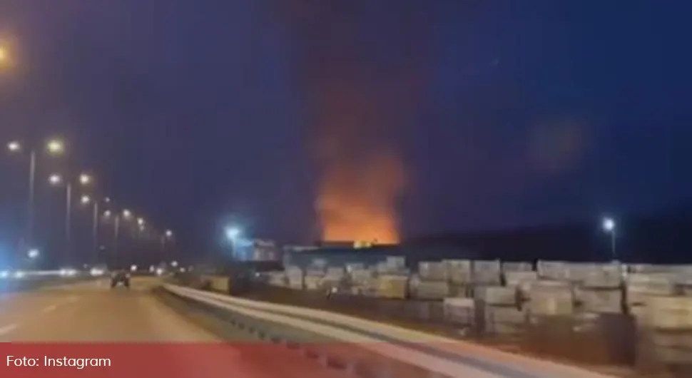 Велики пожар ''прогутао халу'': Буктиња видљива са велике даљине!