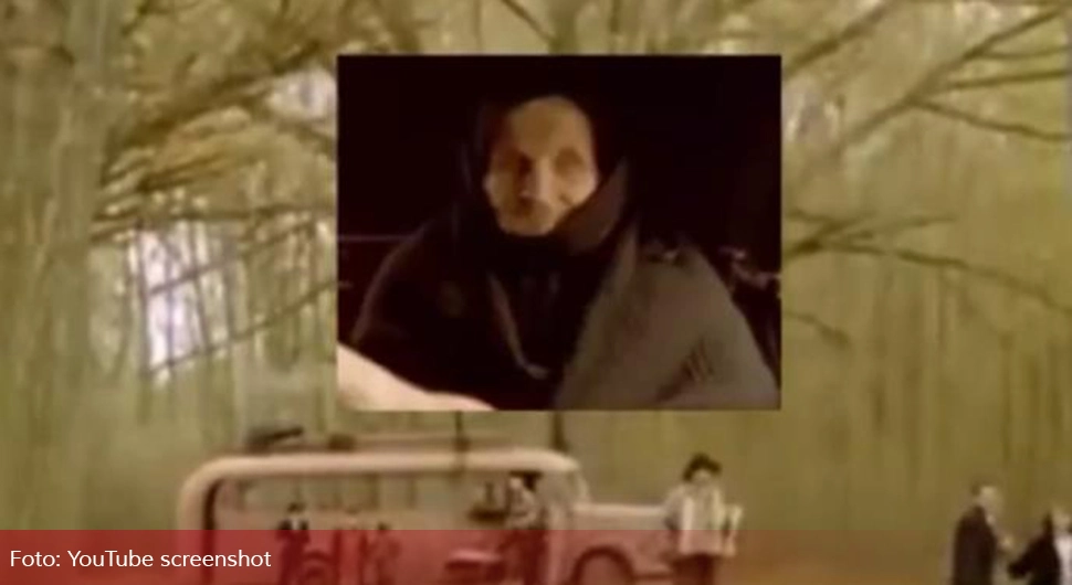 Ко је мистериозна баба која се појављује у филму "Ко то тамо пева"?