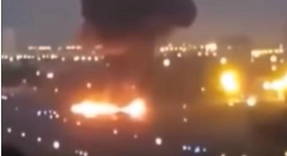 Запалио се авион са 169 путника