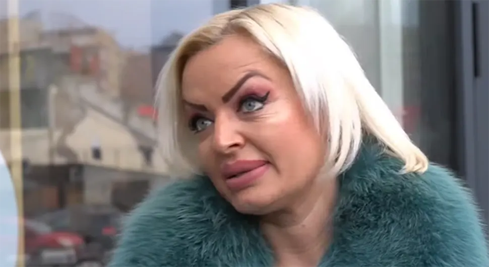 Ово је жена која је стала пред хулигане који су тукли младе фудбалере