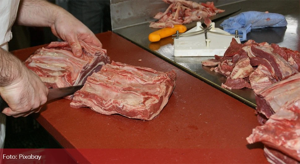 Нови ужас у српским кланицама: Инспекција у нелегалном објекту затекла преко 14 тона меса опасног по живот