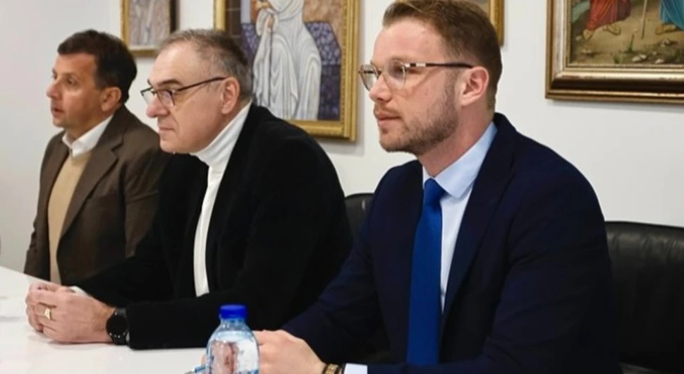 Опозиционари у тајности састанчили о реконструкцији власти