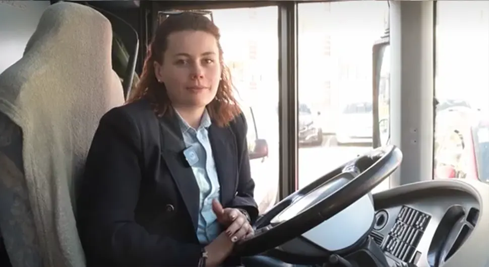 Доживјела саобраћајну несрећу у аутобусу, па сјела за волан и постала возач