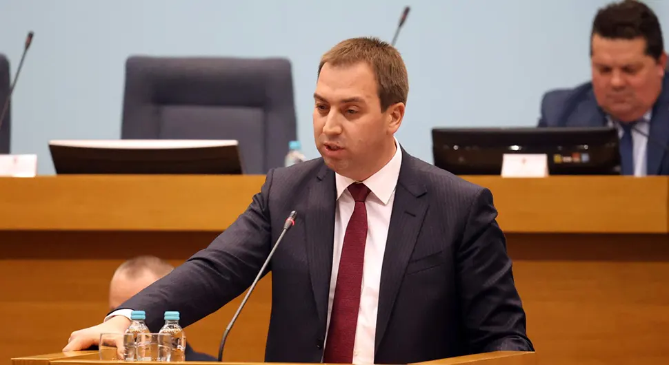 Селак:  Апсолутна подршка институцијама Српске, предстоји борба за правну државу