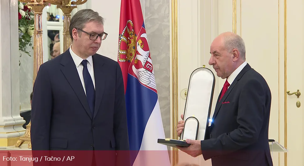Предсједник Мађарске уручио Велики крст Ордена за заслуге предсједнику Србије
