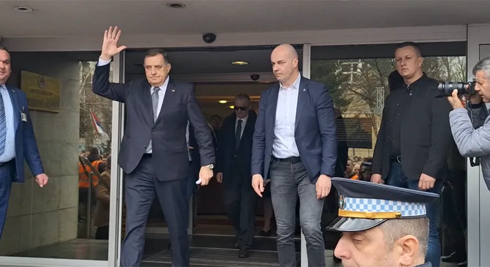 Предсједник Додик дочекан аплаузом након пресуде