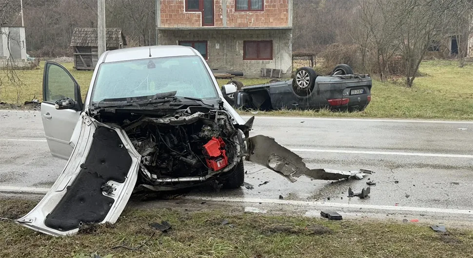 Детаљи стравичне несреће код Братунца, једно погинуло четворо повријеђено