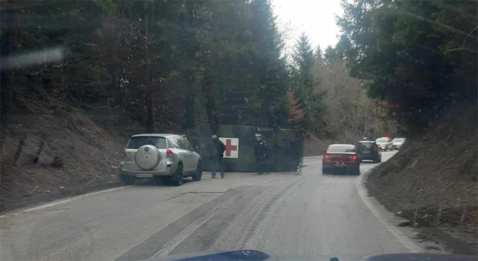 Преврнуло се возило Оружаних снага: Возач повријеђен
