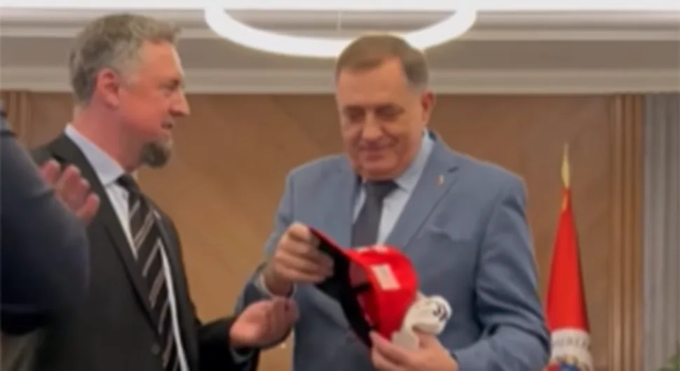 Предсједнику Додику стигао поклон из Америке